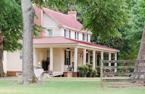 Millbrook Cabin | 200 yr old Manor. Close to RTJ! Beautiful property with million dollar views.