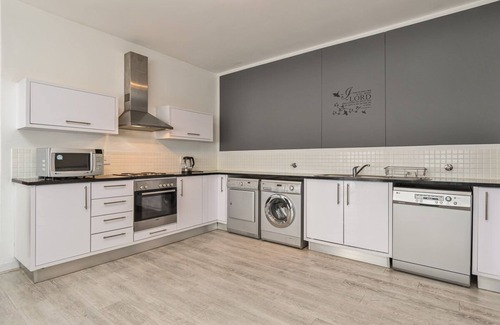 Century City Apartment | 200sqm Top Floor apartment, 3 bedrooms 3 bathroom apartment in Cape Town