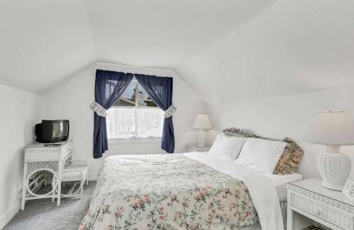 Balboa Island House | 201 Amethyst Avenue