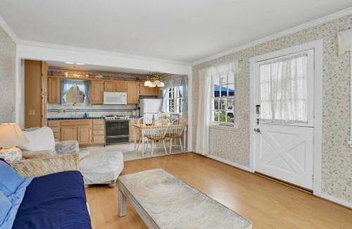 Balboa Island House | 201 Amethyst Avenue