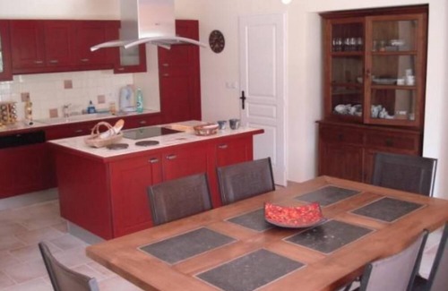 Seguret Villa | 2010 Villa comfortable, air conditioned, private heated pool in prime location