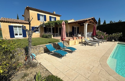 Seguret Villa | 2010 Villa comfortable, air conditioned, private heated pool in prime location