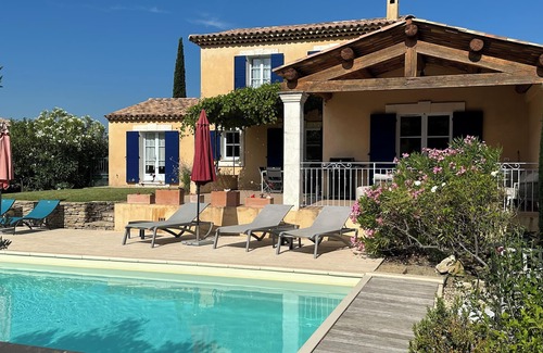 Seguret Villa | 2010 Villa comfortable, air conditioned, private heated pool in prime location