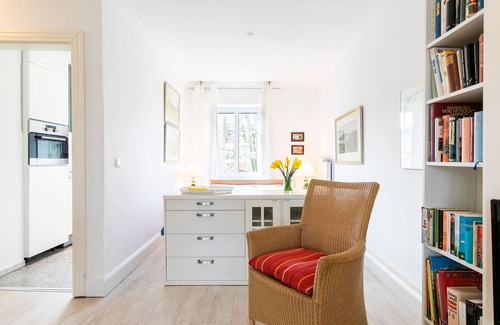 Poppenbuttel Apartment | 2018 modernized feel-good oasis with lots of comfort and charm, sunny and quiet