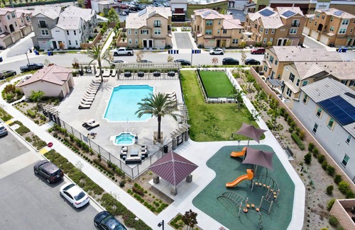 Upland Condo | 2022 Built~Downstairs Private Suite*Next to Mall*Monthly Rental*HOA Amenities*中文