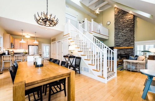 Union Pier House | (2022 Calendar OPEN!) Beautiful Union Pier Home with Association Pool! Close To Beach & Downtown!