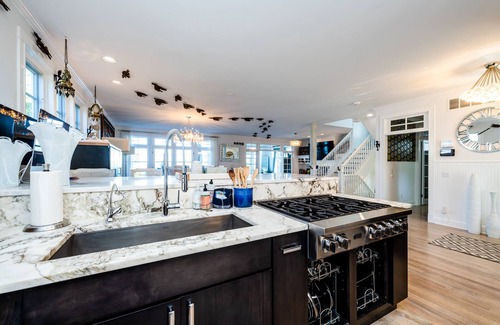 Grand Beach House | (2025 Open!) LAKEFRONT HOME WITH PRIVATE HOT TUB!