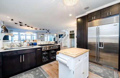 Grand Beach House | (2025 Open!) LAKEFRONT HOME WITH PRIVATE HOT TUB!