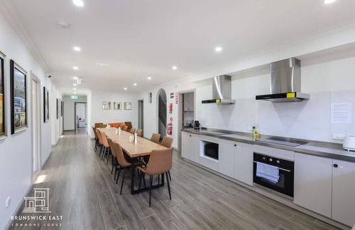 Brunswick East Hotel | 204 Stylish Twin BR w/Fast WiFi - 18 mins tram to CBD