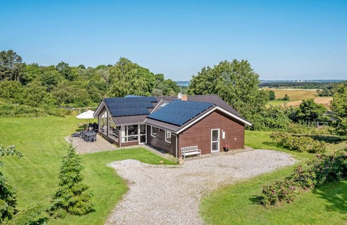 Skødshoved Strand House | 205 m² House ∙ 6 bedrooms ∙ 12 guests