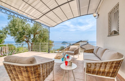 Vigo-Peirano Resort | 205 m² Luxury rental ∙ 3 bedrooms ∙ 10 guests