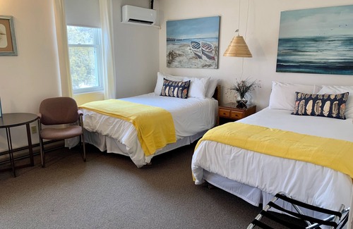 Port Elgin Hotel | 206 - Standard Rm -2 Double Beds - 2nd Floor