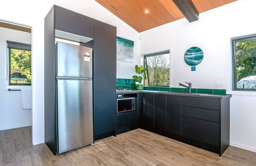 Patutahi Cabin | 208 Lake Road