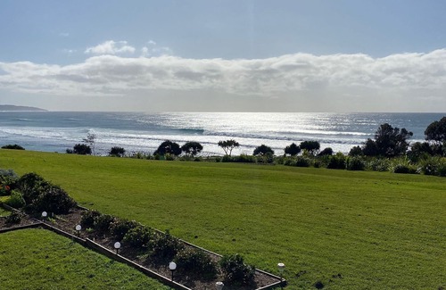 Lennox Head Apartment | 21 The Quarterdeck Stylish waterfront accommodation