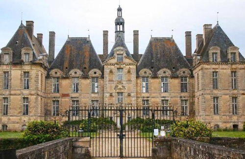 Saint-Loup-Lamaire Apartment | 210 m² Apartment ∙ 7 bedrooms ∙ 14 guests