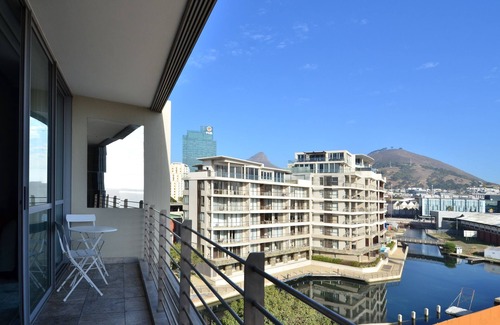 Foreshore Apartment | 214 Harbor Bridge Apartment