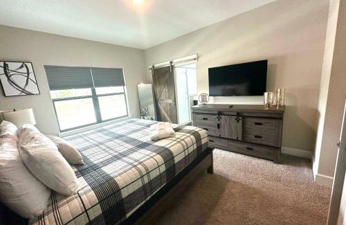 Loughman House | 216 Oasis Magic Villa near Disney 4B near Disney