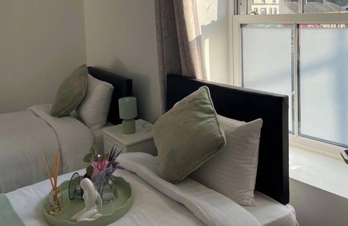 Edenderry Apartment | 22 Guests - Edenderry Luxury Apartment Retreat