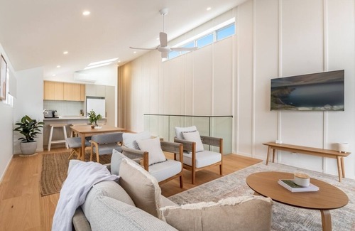 North Creek House | 22 North & South - Two modern duplexes in a prime location close to the beach
