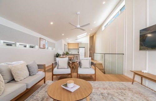 North Creek House | 22 North & South - Two modern duplexes in a prime location close to the beach