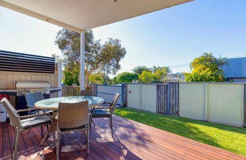 Dicky Beach House | 220 m² House ∙ 3 bedrooms ∙ 8 guests