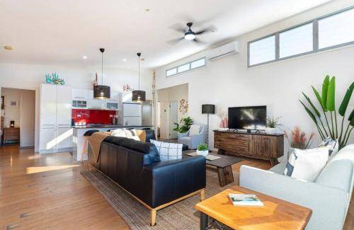 Dicky Beach House | 220 m² House ∙ 3 bedrooms ∙ 8 guests