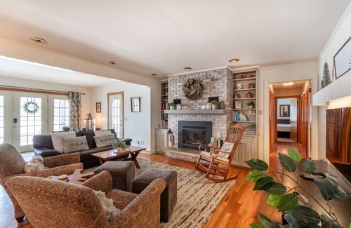 Keezletown House | 222 m² House ∙ 3 bedrooms ∙ 6 guests