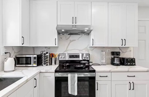 Redwood City House | 222 - New, Stylish Quiet 2B1B w/Yard near Stanford