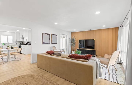 Redwood City House | 222 - New, Stylish Quiet 2B1B w/Yard near Stanford