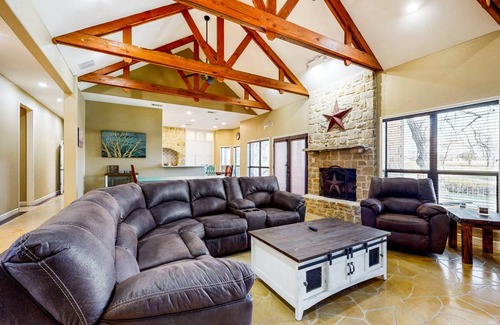 Seguin House | 224 m² House ∙ 4 bedrooms ∙ 13 guests