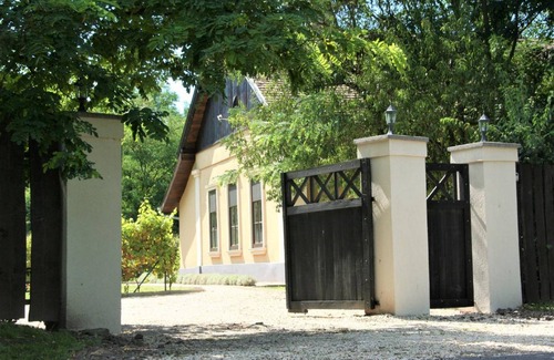 Tiszaszentimre House | 225 m² House ∙ 3 bedrooms ∙ 8 guests