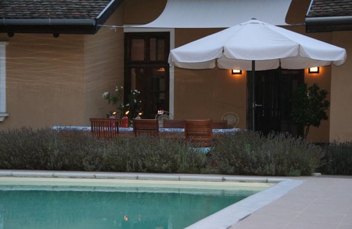 Tiszaszentimre House | 225 m² House ∙ 3 bedrooms ∙ 8 guests