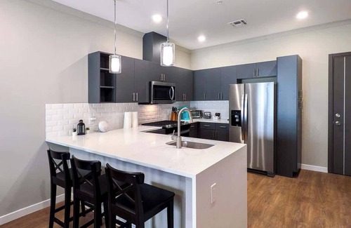 Dunellen Apartment | 227 Modern 1BR Apt Walk to NJT