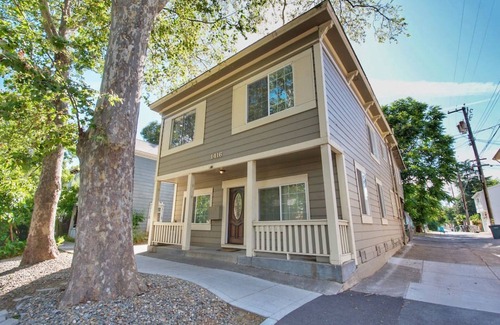 Midtown Sacramento Apartment | 23-3 · Historic Charm with parking in center of Midtown!