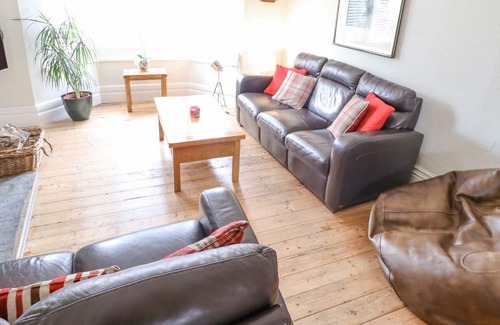 Grantham House | 23 BRIDGE END ROAD, pet friendly, with open fire in Grantham