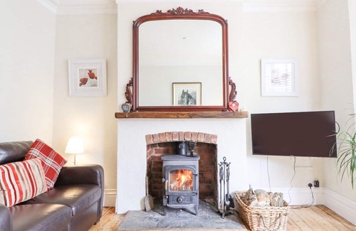 Grantham House | 23 BRIDGE END ROAD, pet friendly, with open fire in Grantham