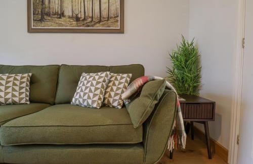 Halesworth House | 23 Church Farm Lane