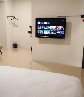 Central Seberang Perai House | 23 Inn Kingbed Room with Balcony