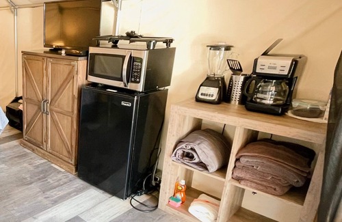 Prairie Lea Cabin | #23 Son's River Ranch - Glamping Cabin w/2 Queen Beds
