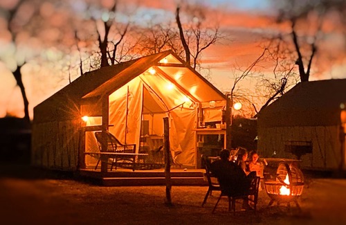Prairie Lea Cabin | #23 Son's River Ranch - Glamping Cabin w/2 Queen Beds