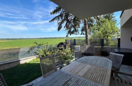 Haslau-Maria Ellend Apartment | 230 m² Apartment ∙ 6 bedrooms ∙ 13 guests