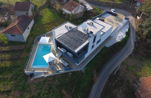 Molares House | 230 m² House ∙ 4 bedrooms ∙ 10 guests