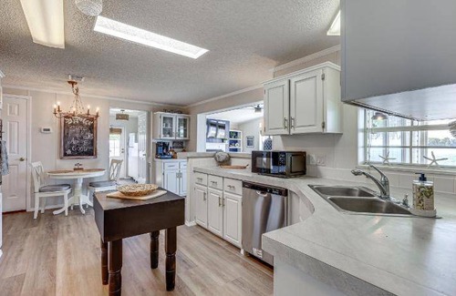 Doctors Inlet House | 232 m² House ∙ 3 bedrooms ∙ 6 guests