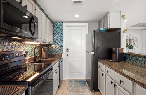 West Beach Condo | 2369 Shipwatch Villa: Beautifully Renovated Oceanfront Villa, $150 Bike Credit