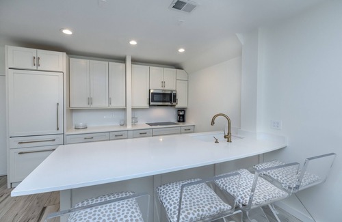 West Beach Village Condo | 2374 Shipwatch: Stylish 1 Bedroom Beachfront Villa, Bike Credit