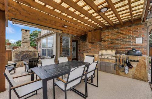 Rowlett House | 239 m² House ∙ 6 bedrooms ∙ 12 guests