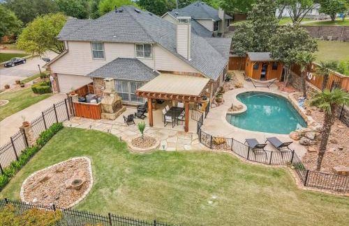 Rowlett House | 239 m² House ∙ 6 bedrooms ∙ 12 guests