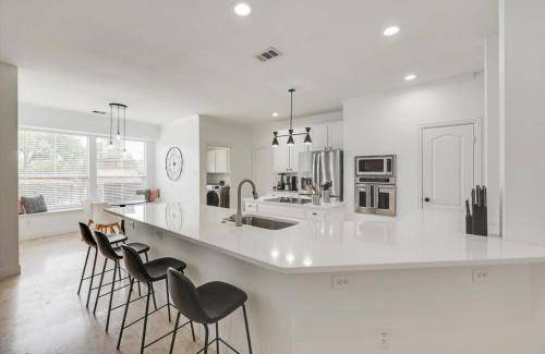 Rowlett House | 239 m² House ∙ 6 bedrooms ∙ 12 guests