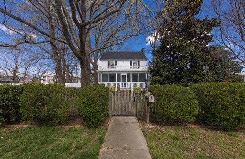 Northeast Virginia Beach House | 23rd Street White House