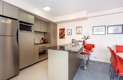 East Perth Apartment | 24 Amazing Adelaide Tce 2BR 2BA Location-parking-CBD